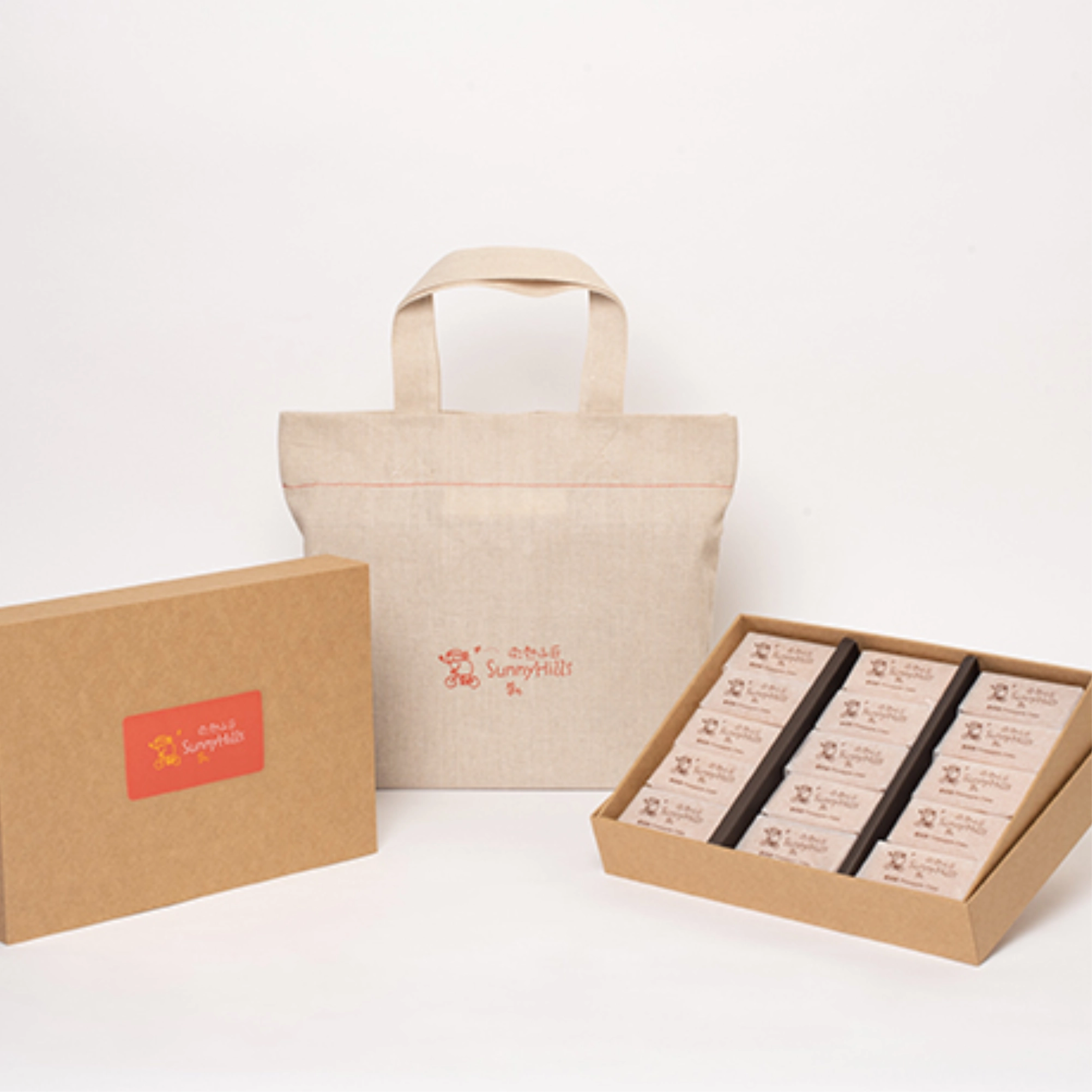 尾牙拜拜供品:微熱山丘土鳳梨酥